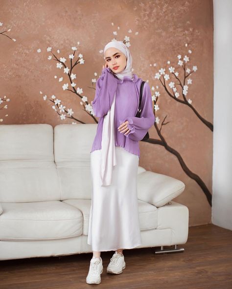 Firrrr on Instagram: “@lafiye” Purple Hijab Outfit, Purple Hijab, Classic Fall Style, Outfit Muslim, Hijabi Fits, Hijabi Outfit, Modern Hijab, Modern Hijab Fashion, Dream Fashion