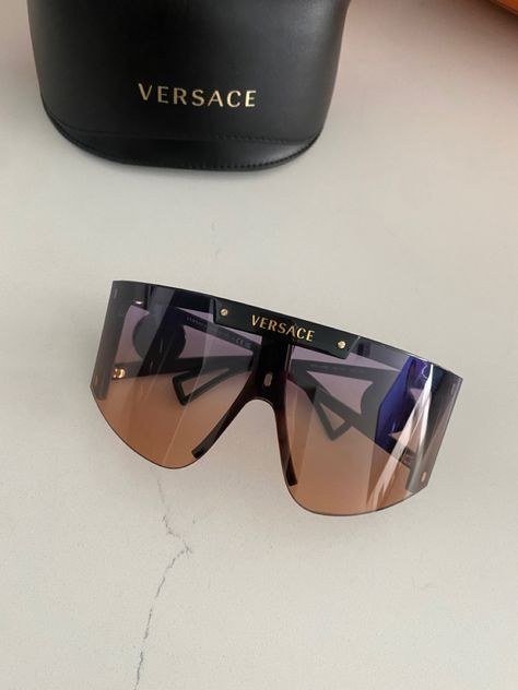 Fashion Shoes Heels, Party Sunglasses, Versace Sunglasses, Glass Frame, Stylish Sunglasses, Women Sunglasses, Glass Frames, Glasses Fashion, Sunglass Frames