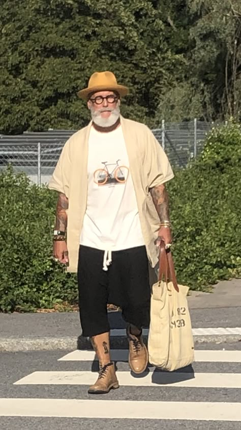 Older Mens Summer Fashion, Hypebeast Brands, Hector Garcia, Desert Dweller, Tragically Hip, Guys Style, Men Inspiration, Older Mens Fashion, Slim Chinos