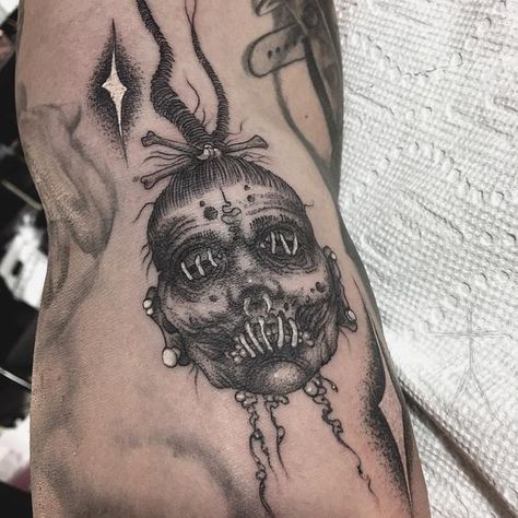 Shrunken Head Tattoo, Rip Tattoos For Mom, Gotik Tattoo, Satanic Tattoos, Feminine Skull Tattoos, Shrunken Head, Occult Tattoo, Omerta Tattoo, Head Tattoo