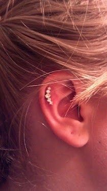 Cute Cartilage Piercing, Cute Cartilage Earrings, Blue Crystal Earrings, Cute Piercings, Piercing Ideas, Body Piercings, Cartilage Piercing, Piercing Tattoo, Cartilage Earrings