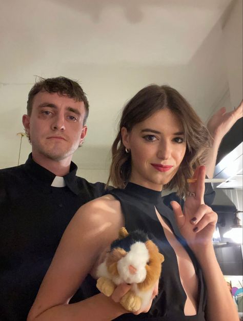 The Hot Priest, Daisy Edgar Jones, Paul Mescal, Daisy, On Twitter, Halloween, Twitter