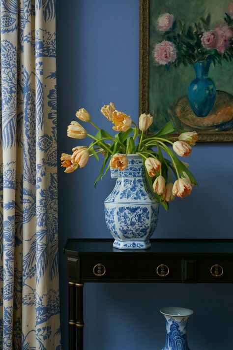 Blue Interiors, Glam Pad, English Decor, Blue White Decor, Annie Sloan Paints, Dutch Colonial, Dresser Decor, Blue Interior, Floral Display