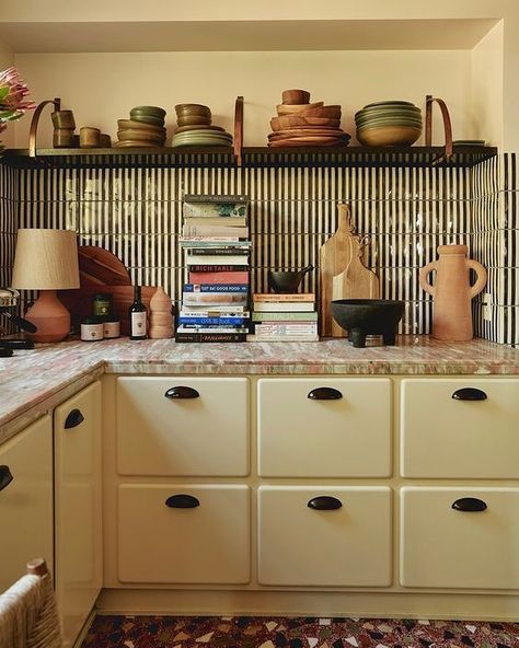 Instagram Flamingo Estate, Striped Tile, Classic Kitchen, Hus Inspiration, Dream House Decor, Küchen Design, Beautiful Kitchens, Interior Inspo, 인테리어 디자인