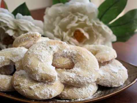 These are the cookies I used to make with my mom every Christmas when I was a kid! They're also called Italian crescent cookies. :) Almond Crescent Cookies Recipes, Almond Crescent Cookies, Crescent Cookies, Italian Cookie, Italian Christmas Cookies, Cookie Table, Italian Christmas, Italian Cookies, Xmas Cookies