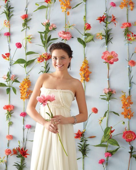 5 Spectacular Flower Walls to Inspire Your Own Wedding Backdrop Bouquet Champetre, Diy Wedding Backdrop, Diy Photo Booth, Wedding Inspiration Summer, Diy Backdrop, Floral Backdrop, Photo Booth Backdrop, Martha Stewart Weddings, Ceremony Backdrop