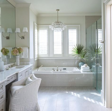 Makeover Kamar Mandi, Luxury Bathroom Master Baths, Bilik Air, Bathroom Remodel Designs, Bathroom Remodel Shower, Southern Home, Dream Bathrooms, Bathroom Layout, House Bathroom