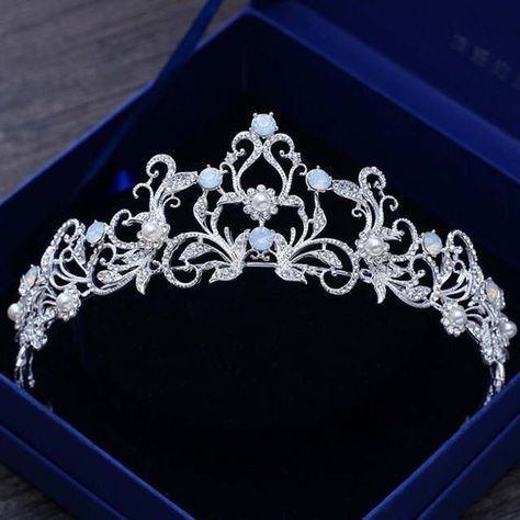 Wedding Crown Tiara, Prom Tiaras, Crystal Crown Wedding, Friday Christmas, Wedding Hair Headband, Princess Bridal, Beautiful Tiaras, Black Gold Jewelry, Headpiece Hairstyles