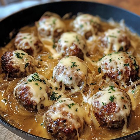 French Onion Meatballs French Meatballs, French Onion Meatballs Recipe, French Onion Meatballs, Onion Meatballs, Crockpot French Onion Soup, Swedish Meatballs Crockpot, Juicy Meatballs, Cheesy Meatballs, Sweet Onions