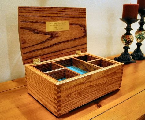 9 Free DIY Jewelry Box Plans: Free Jewelry Box Plan at Instructables Diy Earrings Box, Jewerly Box Diy, Diy Jewelry Box, Jewelry Box Plans, Jewelry Box Design, Jewerly Boxes, Box Joints, Jewelry Box Diy, Woodworking Box