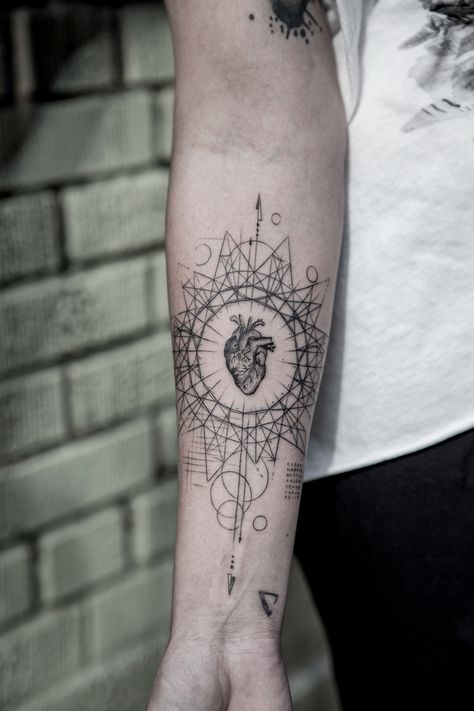 tattoo design balaz Geometric Heart Tattoo, Science Tattoo, Science Tattoos, Dna Tattoo, Brain Tattoo, Anatomical Heart Tattoo, Illustration Tattoo, Latest Tattoos, Heart Tattoo Designs