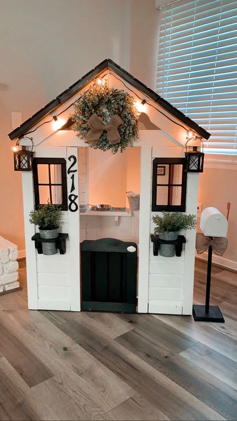 Kids Playhouse Ideas, Outdoor Playhouse Plans, Playhouse Decor, Land Ideas, Playhouse Ideas, Outdoor Playhouse, Playhouse Plans, Diy Playhouse, Playhouse Outdoor