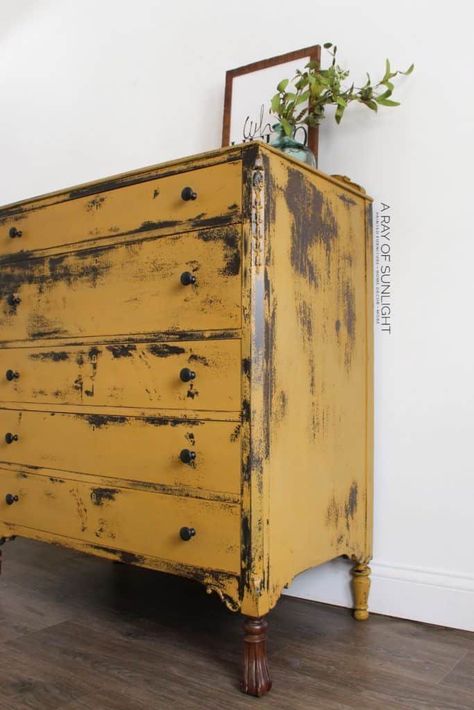 Diy Mustard, Mustard Yellow Bedroom, Yellow Painted Furniture, Yellow Dresser, Farmhouse Design Ideas, Farmhouse Dresser, Yellow Furniture, Diy Dresser Makeover, Painted Furniture Ideas