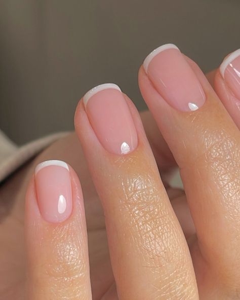 French Tip On Natural Nails Short, French Tip On Short Nails Natural, Cute Short Manicure, French Nails Dip, Dip On Natural Nails, French Tip On Short Nails, French Tip On Natural Nails, Natural Nails Short, Short Nails Natural