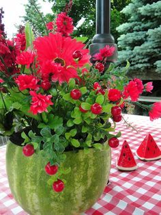 Shabe Yalda, Watermelon Party Decorations, Watermelon Centerpiece, Watermelon Ideas, Diy Crystal Crafts, Summer Picnic Party, Watermelon Flower, Watermelon Patch, Watermelon Theme