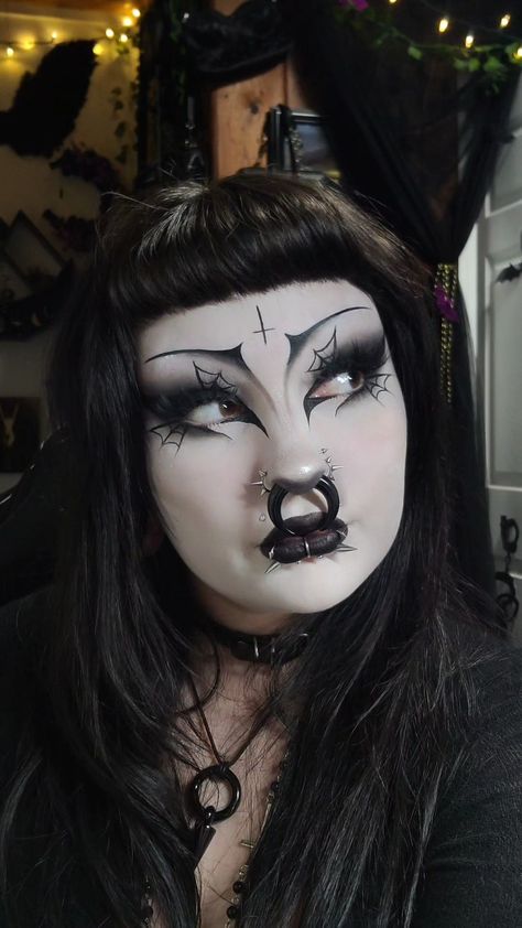 Trad goth 🕷️🕸️ Goth Pride Makeup, Cybergoth Makeup, Trad Goth Makeup, Goth Eye Makeup, Makeup Tips For Older Women, Punk Makeup, Trad Goth, Alt Makeup, Pride Makeup