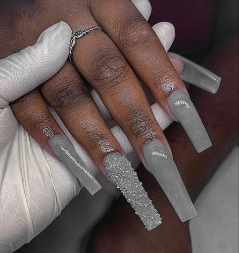 Gray Toe Nails, Grey And White Acrylic Nails, Grey Long Acrylic Nails, Grey Prom Nails, Grey And White Nail Designs, Nail Ideas Gray, Grey Long Nails, Grey Acrylic Nails Designs, Silver Nails For Prom