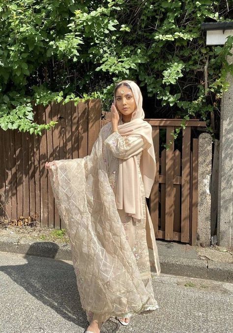 Eid Outfits Pakistani, Eid Outfits Ideas, Eid Outfit Ideas, Desi Dress, Desi Wedding Dresses, Asian Bridal Dresses, Eid Outfit, Eid Outfits, Desi Wear