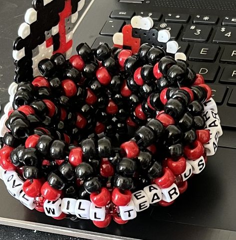 Emo Kandi Bracelets, Kandi Singles Ideas Emo, Mcr Kandi Cuff, Kuromi Kandi Cuff, Emo Kandi Cuff, Domo Kandi Cuff, Kandi Cuff Patterns, Diy Kandi Bracelets, Diy Kandi