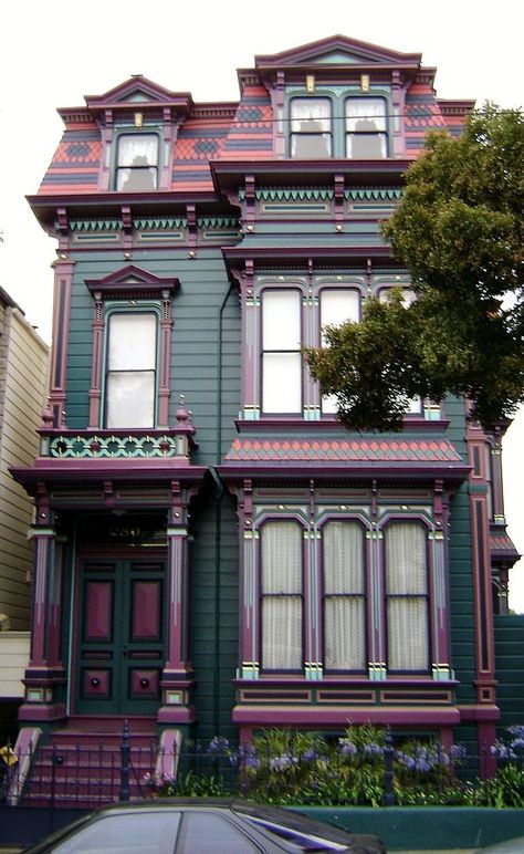 Purple Houses, Interesting Houses, Colorful Homes, Alamo Square, Dollhouse Inspiration, Victorian Exterior, Gothic Interior, Victorian Style Homes, The Alamo