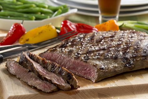 Dad's Beer Marinated Steak Marinated Steak Recipes, Beer Marinade, Mr Food Recipes, Roast Brisket, Roast Chicken And Gravy, Beef Tenderloin Roast, Marinated Steak, Western Food, Flank Steak