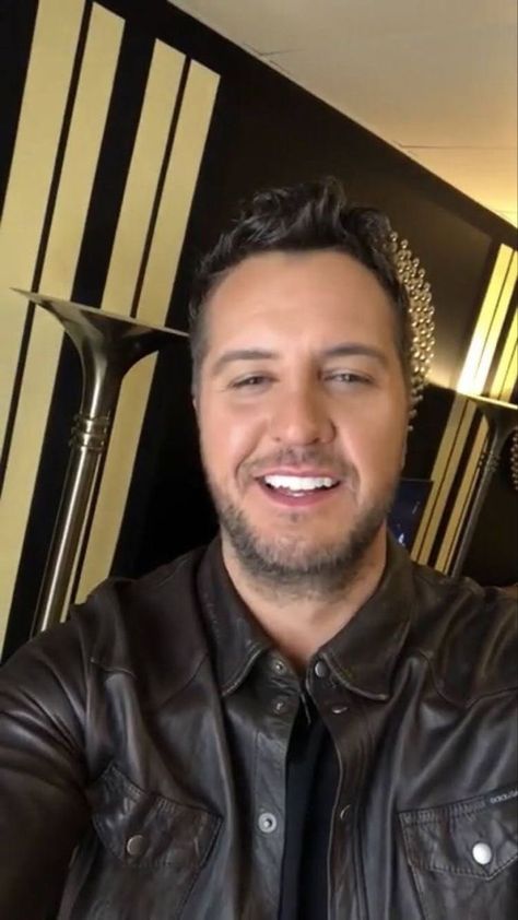 Luke Bryan Selfie Pictures, Luke Bryan Videos, Luke Bryan Selfie, Luke Bryan Wallpaper, Luke Bryan Shirtless, Vin Diesel Shirtless, Men Singers, Luke Bryan Family, Luke Bryan Fan