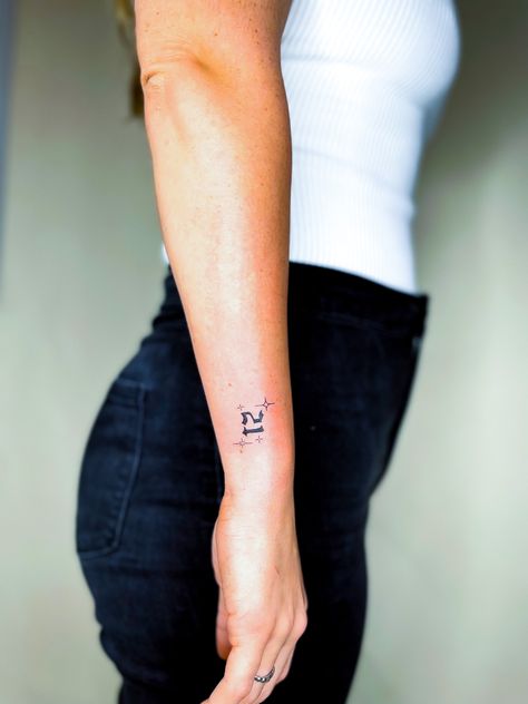 Number On Wrist Tattoo, 21 Tattoo Number Design, Number Wrist Tattoo, 21 Tattoo Number, Sparkle Tattoos, 11 11 Tattoo, Tattoos Zodiac, Queen Tattoos, 21 Tattoo