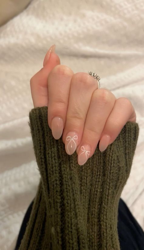 bow nails Cute Downtown Nails, Light Nail Ideas Simple, Gracie Abrams Inspired Nails, Light Pink Bow Nails, Gracie Abrams Nails Inspired, Almond Coquette Nails, Nails Basic Natural, Nail Inspo Bow, Simple Coquette Nails