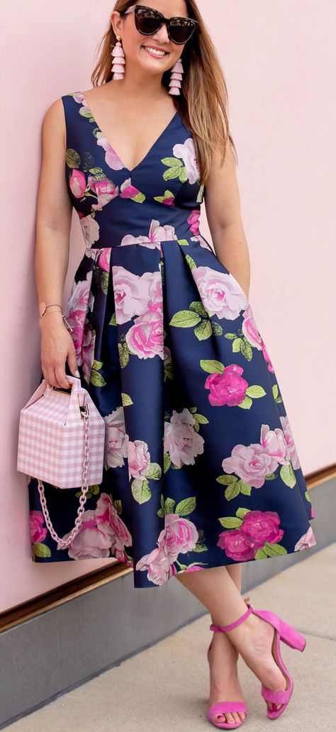 Fit And Flare Dress Formal, Pink Floral Dress Outfit, Derby Attire, Fitted Floral Dress, Floral Fit, Classy Dress Outfits, Pink Wall, Pink Floral Dress, Floral Fashion