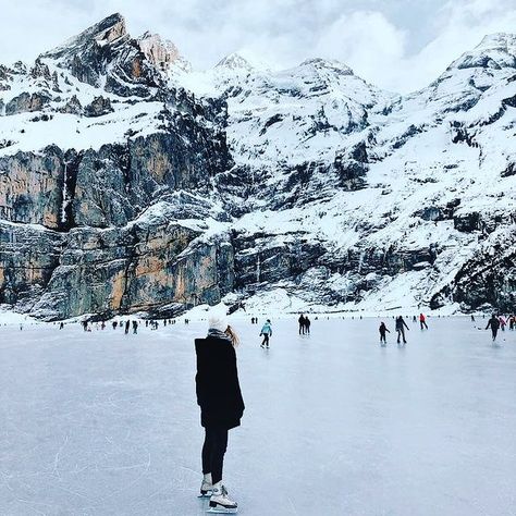 Switzerland Visit 🇨🇭 na Instagramie: „Ice Skating On a Frozen lake in the Swiss Alps 🏔🧊🇨🇭 . Tag you best friend🏷 Leave a comment📫 . . Photo by: @ ?📸 Follow (@swissvisit) for…” Skating On Lake, Michael Buble Christmas, Lake Aesthetic, Android Wallpaper Dark, Bad Art, Stormy Night, Winter's Tale, Instagram White, Frozen Lake