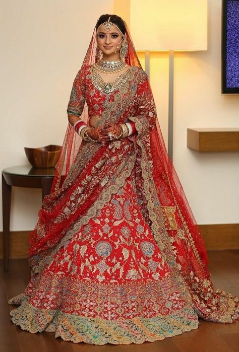 Bridal Lehenga Look, Shadi Lehenga, Lehenga Look, Double Dupatta, Indian Bridal Wear Red, Reception Couple, Latest Bridal Lehenga Designs, Baju Kahwin, Bridal Lehenga Designs