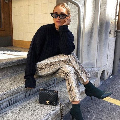 Cool rocker look - black turtleneck, snake print pants and Chanel bag Photo by Olivia Faeh in Zürich, Switzerland with @ootdmagazine, @ootdsubmit, @senstylable, @streetstyleluxe.    #Regram via @BvF7E_DlKj5 Snake Print Pants Outfit, Snake Pants Outfit, Print Pants Outfit, Snake Print Outfit, Snake Skin Pants, Snake Pants, Pants Outfit Winter, Printed Pants Outfits, Snake Print Pants