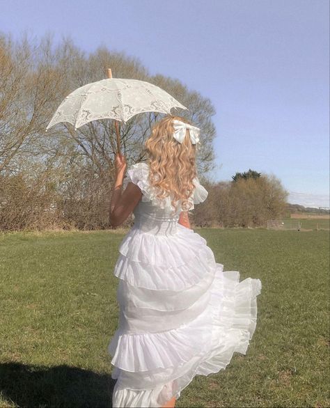 Southern Belle Hairstyles, Cinderella Core, Southern Belle Aesthetic, Poofy Wedding Dress, Picnic Date Outfits, Ballroom Aesthetic, Whimsical Dresses, Female Aesthetic, Southern Belle Dress