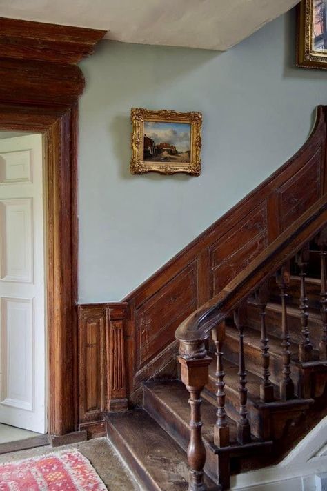 Hallway And Stairs Ideas, Old Hallway, Modern Victorian Interior Design, Modern Victorian Interiors, 1900s Home, Authentic Farmhouse, Victorian Interior Design, Victorian Hallway, Susie Watson