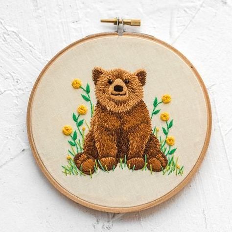 UPDATE! There is now a kit available for this class on Crafsy here. I am so excited to share my new online class with you! Please sign up here! Scroll down to check out the trailer and to see photos… Animal Embroidery Patterns, Embroidered Animals, Modern Hand Embroidery, 강아지 그림, Embroidery Stitches Tutorial, Hand Work Embroidery, Hand Embroidery Projects, Embroidery Gifts, Embroidery Patterns Vintage