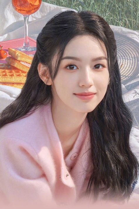 Zhou Ye Icons, Cast Au, Chinese Star, Girl Actors, Lisa Blackpink Instagram, Asian Eyes, Asian Eye Makeup, Chinese Actors, Cute Actors