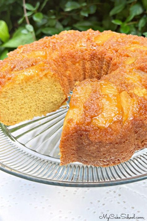 Apple Upside Down Cake (cake mix) - My Cake School Box Cake Mix Recipes, Classic Pound Cake Recipe, My Cake School, Apple Upside Down Cake, Cranberry Orange Cake, Peach Upside Down Cake, Learn Cake Decorating, Fall Cake Recipes, Apple Cakes