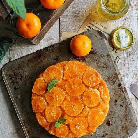 Mandarin Upside Down Cake - Best of Vegan Mandarin Upside Down Cake, Gaz Oakley, Orange Cake Recipe, Vegan Cake Recipes, Vanilla Cake Mixes, Fruit Bread, Orange Cake, Upside Down Cake, Orange Recipes