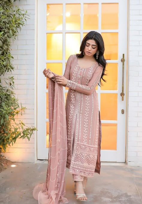 Pastel Pink Shirt, Capri Designs, Stylish Kurtis Design, Designing Ideas, Chiffon Sleeves, Gaun Fashion, Long Kurti Designs, Casual Indian Fashion, Pakistani Fancy Dresses