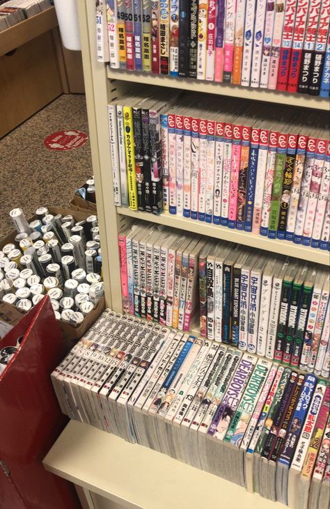 Aesthetic Manga Store, Manga Store, Store Aesthetic, Fake Life, Manga Collection, Makeup Makeover, Manga Books, Pretty Photos, Aesthetic Photo