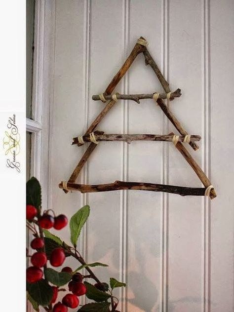 42 Christmas tree ideas from log and branches | My desired home Natal Natural, Christmas Tree Crafts, Natural Christmas, Christmas Tree Ideas, Wooden Christmas Trees, Santa Clause, Noel Christmas, Tree Crafts, Diy Christmas Tree