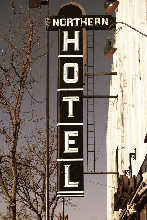 old hotel sign! I love old stuff (: Hotel Signs Design, Vintage Hotel Sign, 1920s Signage, Old Signage, Hotel Signage Exterior, Old Hotel Aesthetic, Hotel Sign, Entrance Signage, Hotel Signage