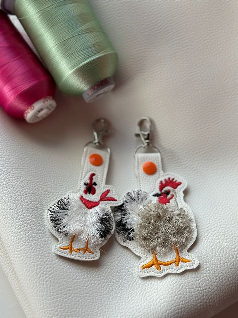 Machine Embroidery Ideas For Beginners, Ith Embroidery Projects, Chicken Keychain, Key Fob Embroidery Design, Cow Keychain, Ith Embroidery Designs, Ith Machine Embroidery, Ith Embroidery, Hoop Embroidery