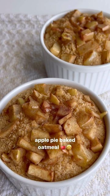 Apple Pie Baked Oats, Apple Baked Oats, Oats Everyday, Apple Pie Oats, Apple Baked Oatmeal, Baked Oats Recipe, Apple Cinnamon Cake, Macro Meal Plan, Thm Breakfast