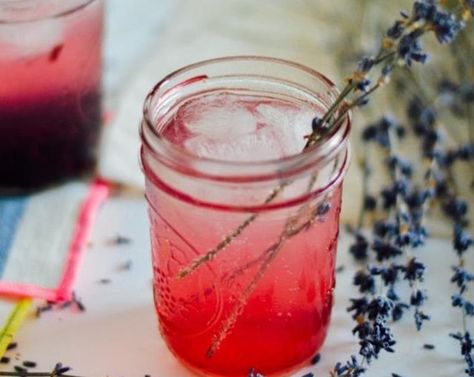 A sweet, vinegar Blackberry Lavender Shrub syrup for the everyday cocktail, adapted from Whole Foods Market. Berry Lemonade, Tequila Day, Moscow Mule Recipe, Paloma Cocktail, Lavender Recipes, Winter Drink, Mule Cocktail, Lavender And Lemon, Mule Recipe