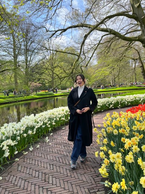 #flowers #garden #flowergarden #netherlands #keukenhof Keukenhof Gardens Outfit, Keukenhof Outfit, Keukenhof Photoshoot, Keukenhof Gardens Netherlands, Netherlands Keukenhof, Canada Outfits, Amsterdam Tulips, Keukenhof Gardens, Europe 2024