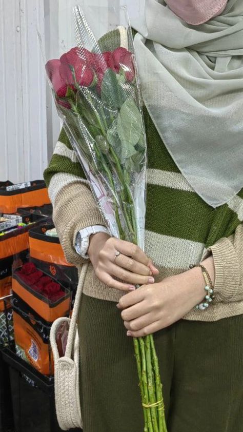 Person Holding Bouquet Reference, Guy Holding Bouquet, Person Holding Flowers Drawing, Someone Holding Flowers, Holding Bouquet Of Flowers Pose, People Holding Flowers, Person Holding Bouquet, Hands Holding Bouquet, Person Holding Flowers