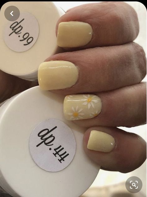 Unghie Sfumate, Yellow Nail Art, Yellow Nail, November Nails, Short Gel Nails, Her Nails, Makijaż Smokey Eye, Cute Gel Nails, Christmas Nails Acrylic