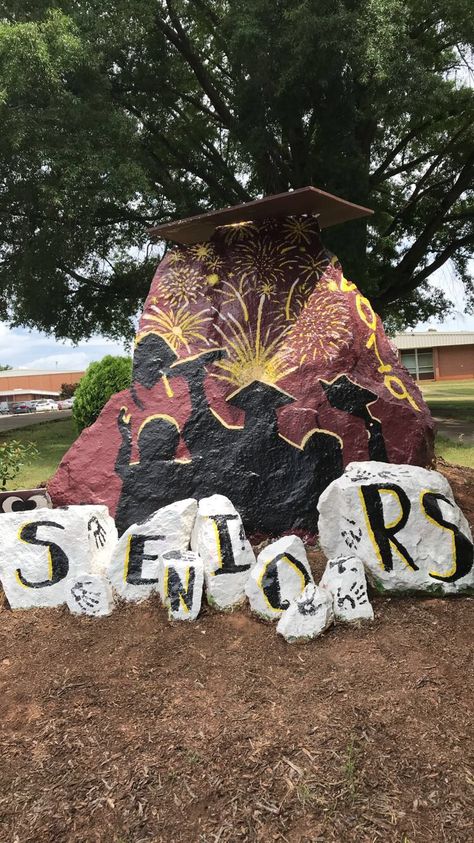 Senior Rock Painting Ideas, Spirit Rock Painting Ideas School, High School Spirit, Senior Year Things, Senior Week, Rock Designs, Graduation Design, School Murals, Rock Painting Ideas