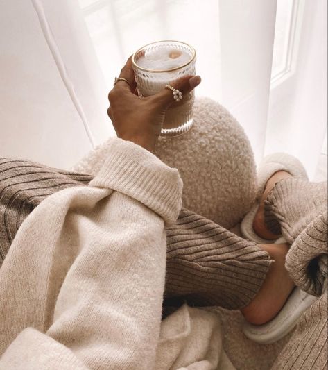 A girl is holding a cup of coffee and she’s wearing a cozy fall fit. Peaceful Morning Coffee, Fall Health Aesthetic, Cozy Woman Aesthetic, Clean Autumn Aesthetic, Cosy Girl Aesthetic, Cozy Pictures Aesthetic, Warm Girl Aesthetic, Cozy Mom Aesthetic, Latte Girl Aesthetic